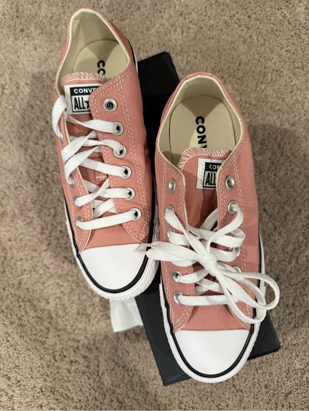Converse chuck taylor low tops size 6.5 (women) dusty pink NWT
